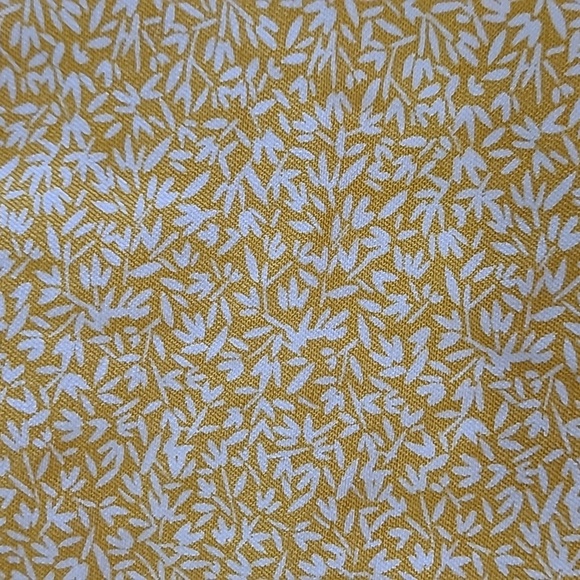 Old Navy Pixie Yellow & White Floral Ankle Pants size 8 - Picture 5 of 8